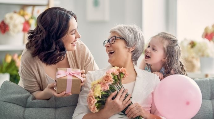 ideas para regalos originales para una madre mayor de 60 años
