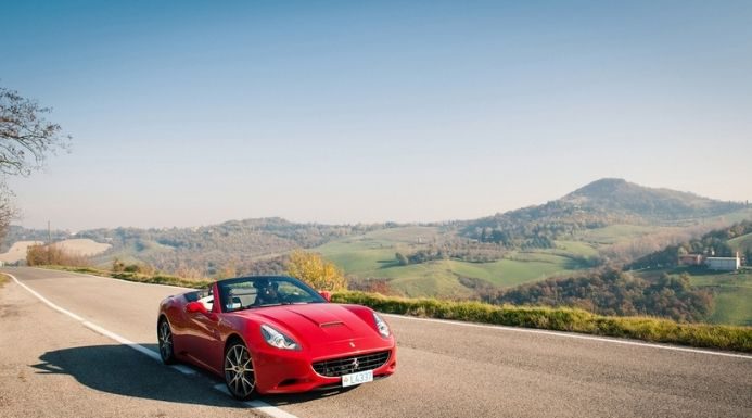 donde conducir un Ferrari en carretera